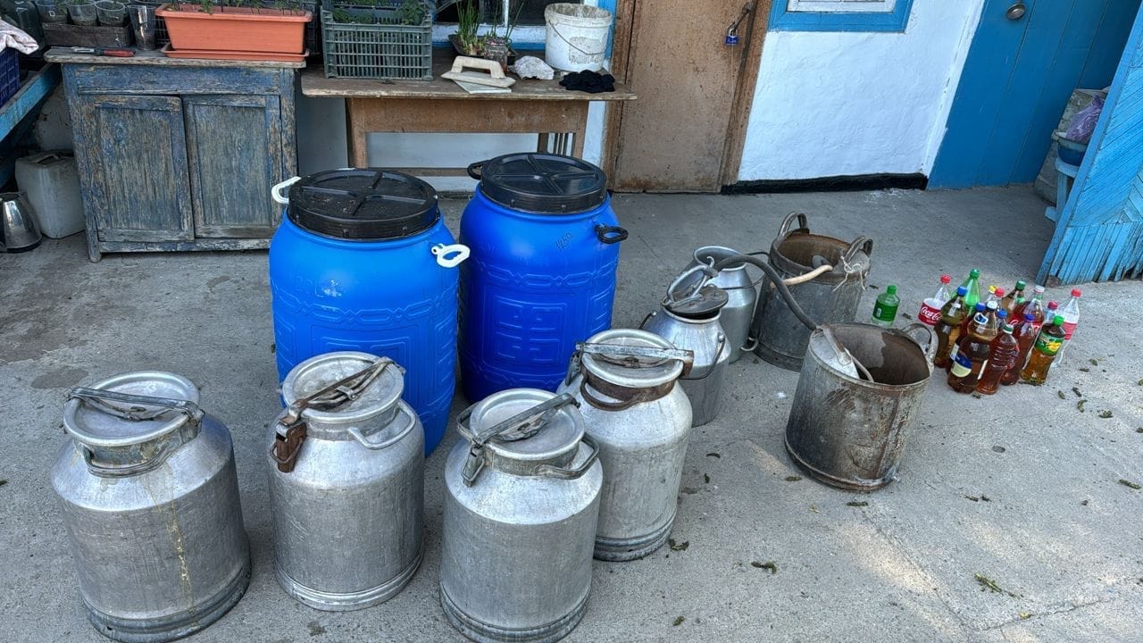 На Иссык-Куле выявили подпольный цех, выпускающий алкоголь