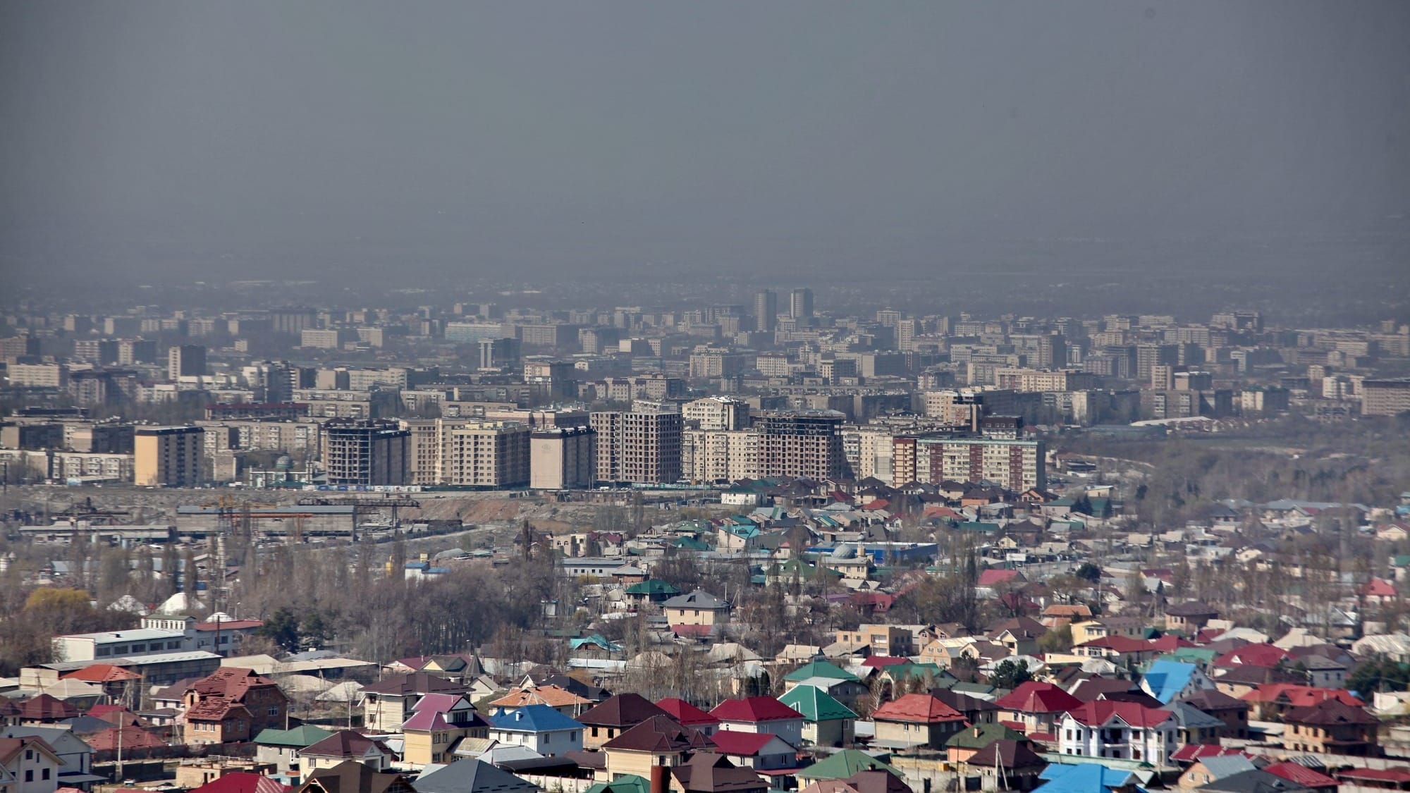 Режим ЧС в связи с ураганом в Бишкеке объявлен на три дня – мэрия