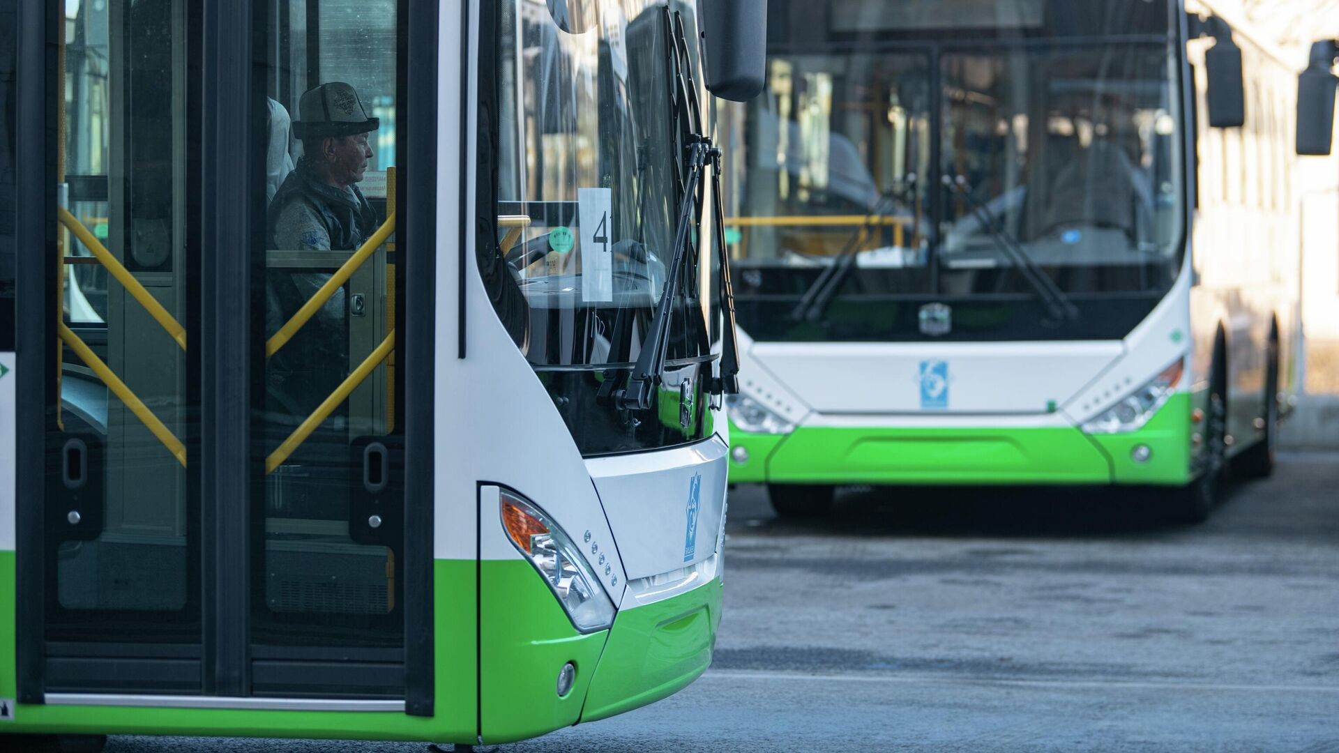 Лучший водитель автобуса в Бишкеке заработал за месяц 98 тысяч сомов