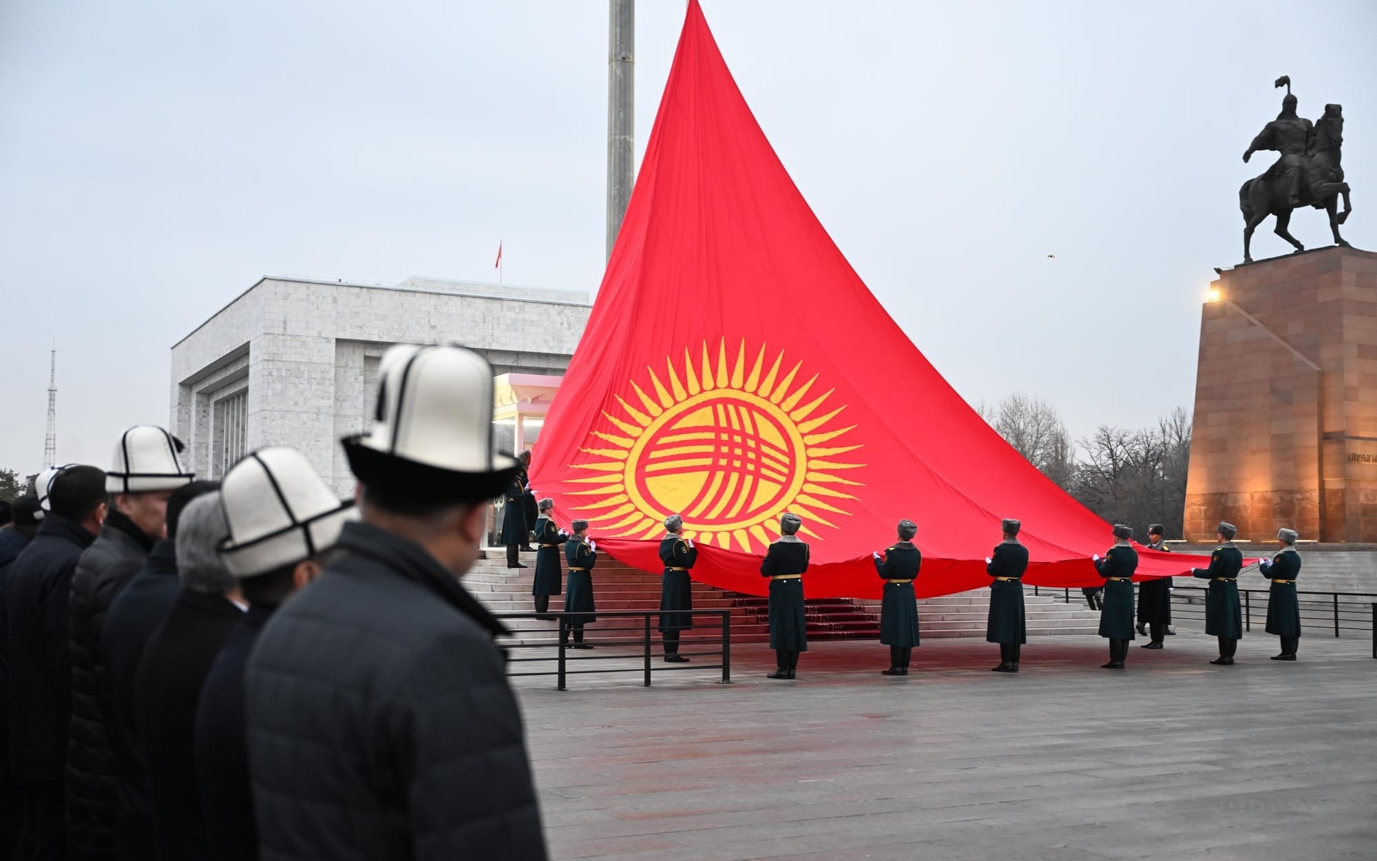 Сколько денег потратят на установку 100-метрового флагштока? Ответ мэрии Бишкека