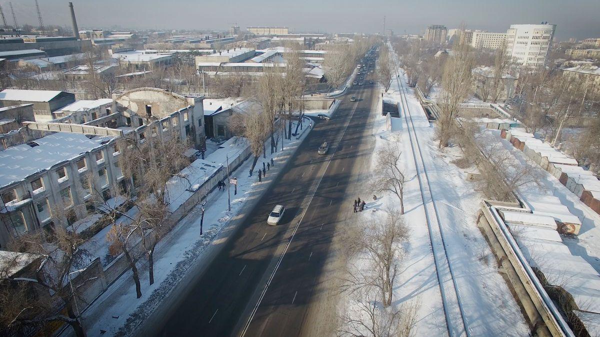 Улица Льва Толстого в Бишкеке. Фото: Тилек Бейшеналиев / Kloop.kg.