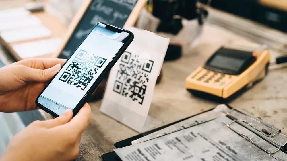 За первый год QR-кодов в КР с их помощью оплачено товаров и услуг на 3 млрд сомов