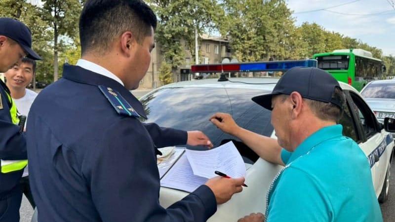 В Свердловском районе столицы выявили пятерых водителей, не оплативших налог на транспорт