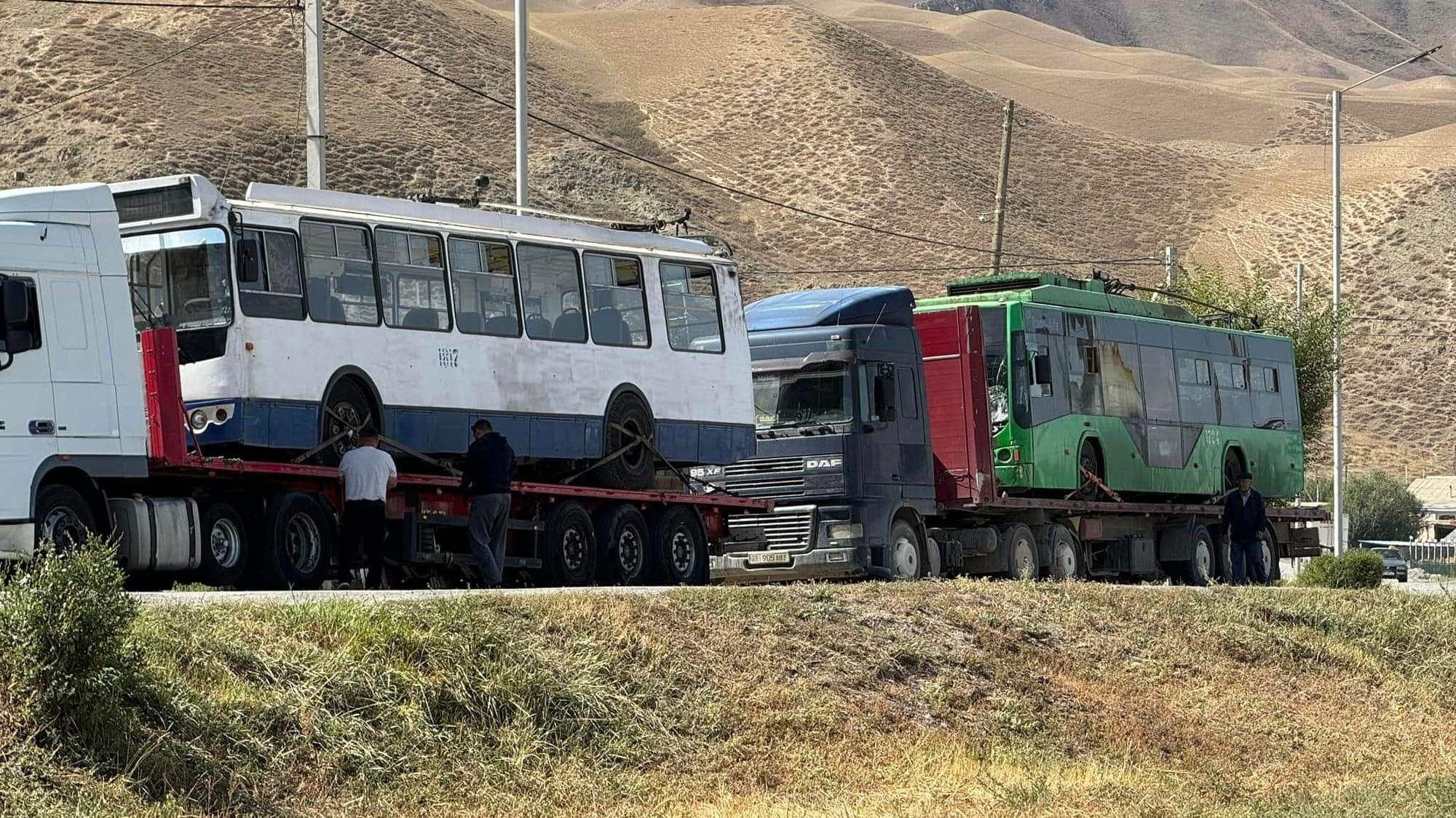 В Нарын доставили шесть троллейбусов из Бишкека — скоро они выйдут на линии