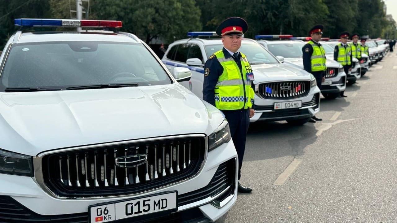 Милиционерам Ошской области передали 25 новых автомобилей