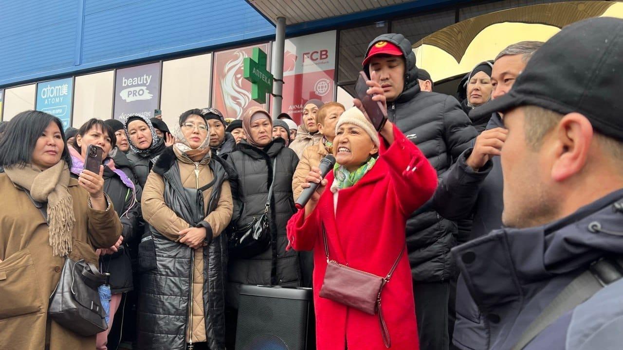 Торговцы рынка "Дордой" и "Ортосай" вышли на митинг