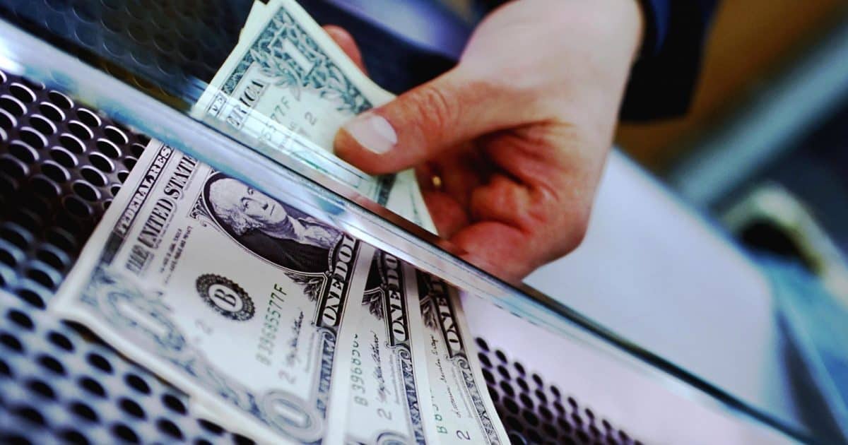 Нацбанк готов снять запрет на выдачу денежных переводов в иностранной валюте