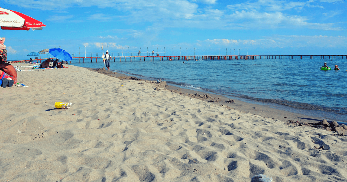 На Иссык-Куле ликвидируют заборы на пляжах — Садыр Жапаров подписал указ