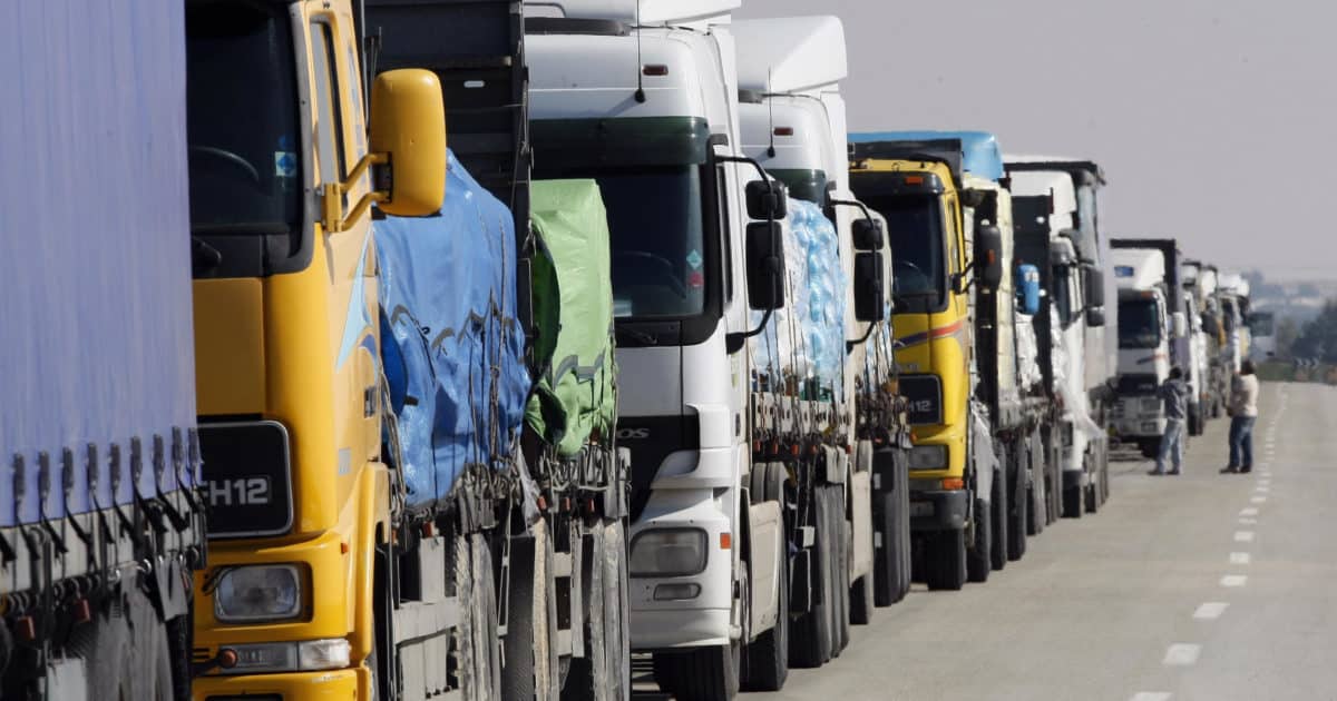 Кыргызстан готов использовать южный транспортный коридор для доставки грузов в Россию — министр экономики КР
