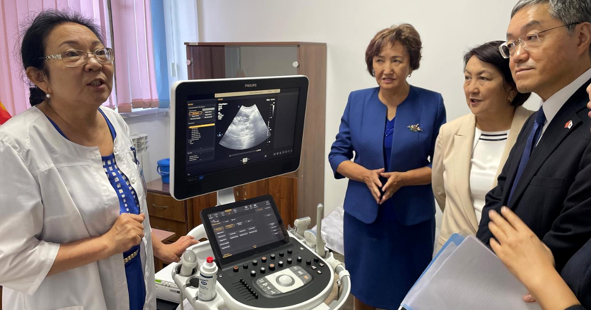 Правительство Японии передало больнице Бишкека аппарат УЗИ стоимостью почти $55 тысяч