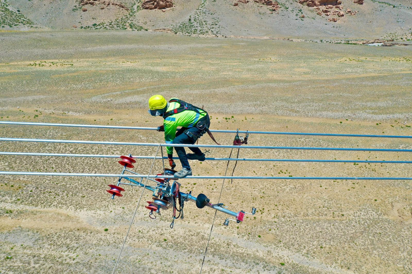 Провода на новой ЛЭП по проекту CASA-1000 подвесили уже почти на 266 километров