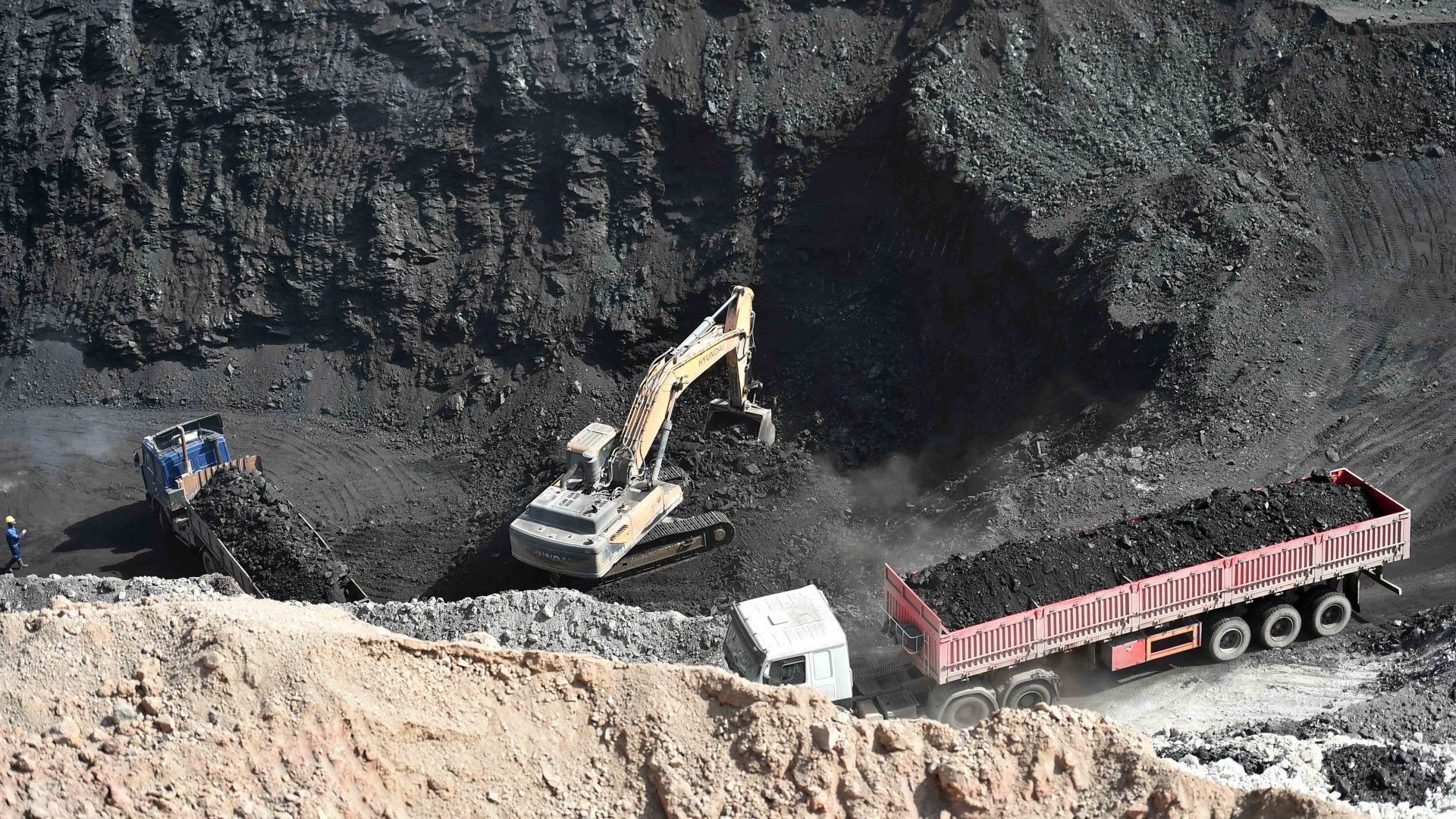 Невозможно запретить каракечинский уголь в Бишкеке — Таалайбек Ибраев