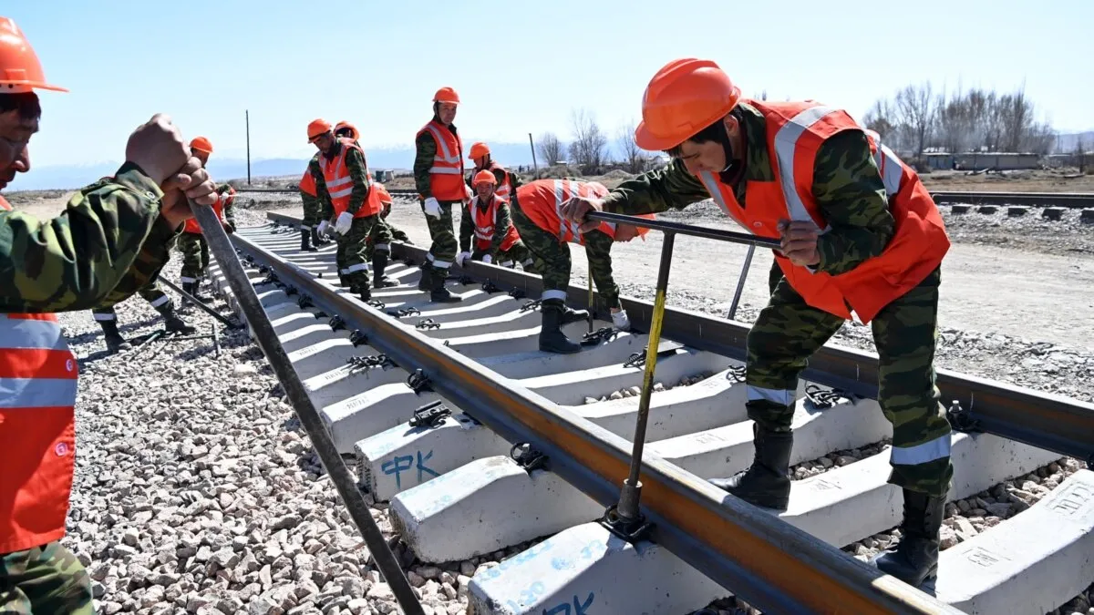 Китай отложил строительство железной дороги "КНР — КР — РУз"