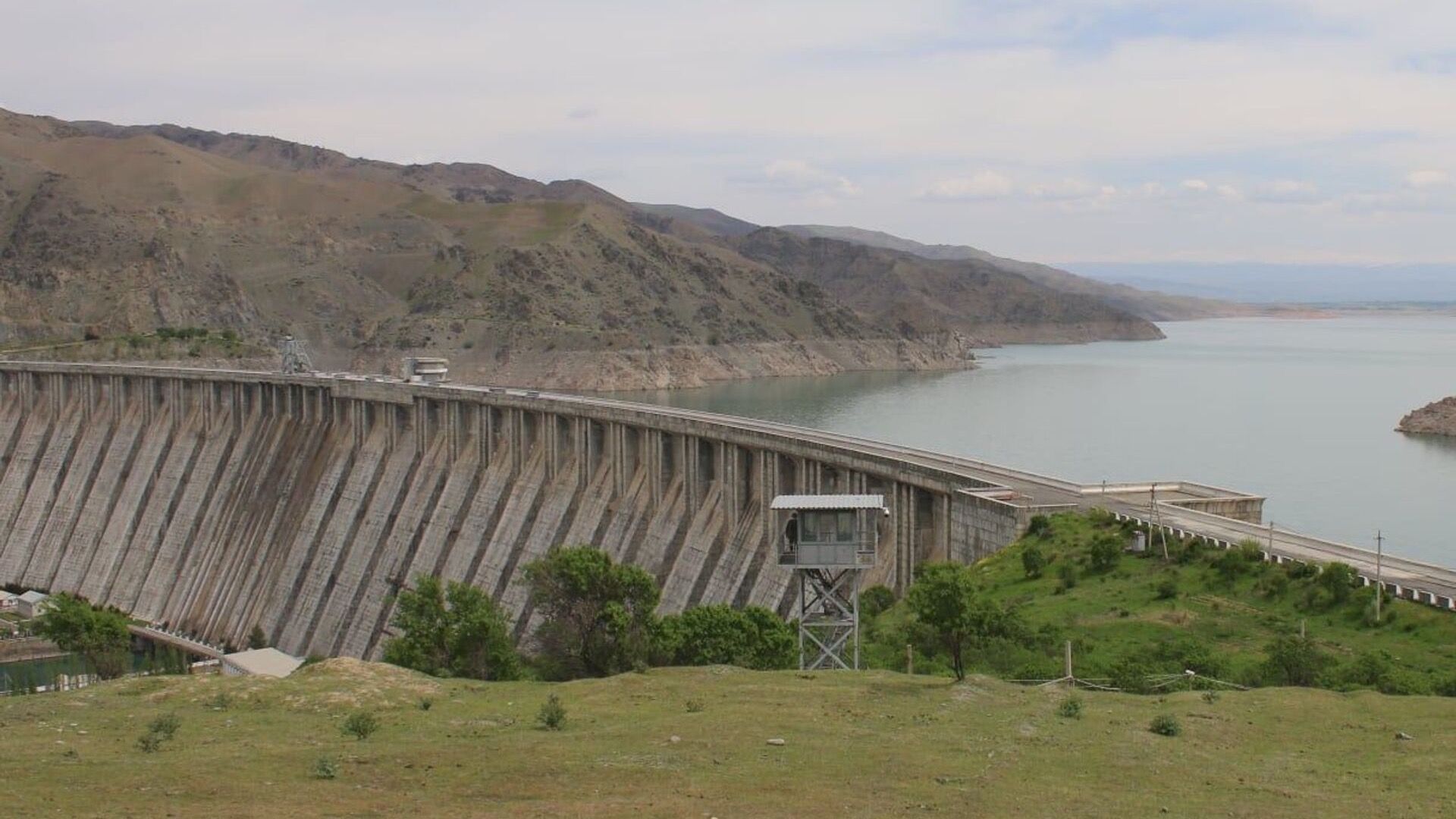 "Какая разница, каким образом узбекская сторона будет брать воду из Кемпирабадского водохранилища", — Садыр Жапаров