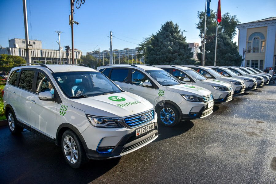 В Бишкек завезли первую партию машин для муниципального экотакси