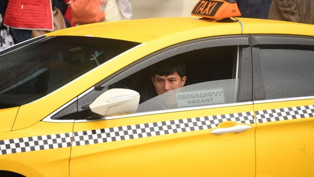 В России хотят запретить  кыргызстанцам работать в такси