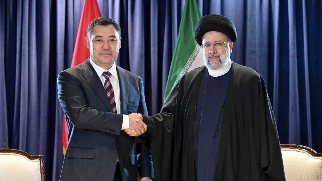 Садыр Жапаров обратил внимание президента Ирана на проект железной дороги из Китая в Узбекистан