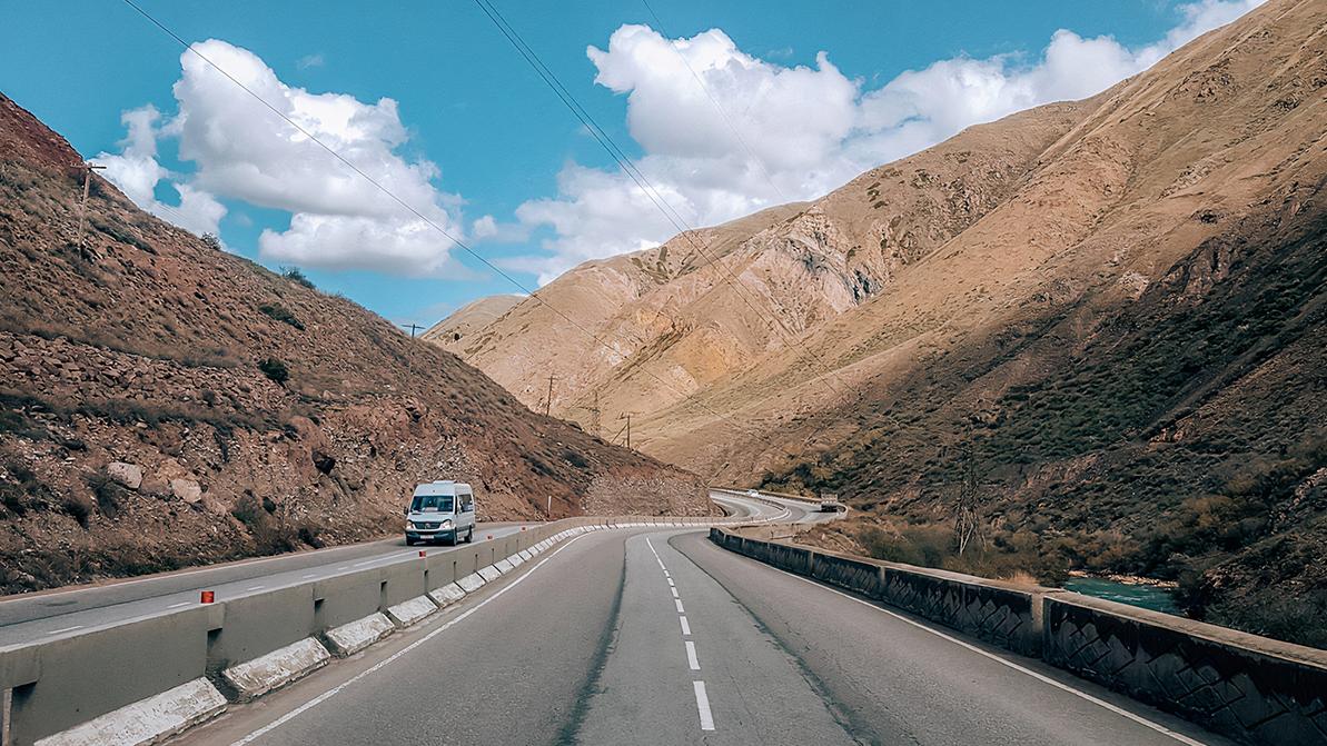 Кыргызстан и Казахстан определили маршрут дороги между Алматы и Иссык-Кулем