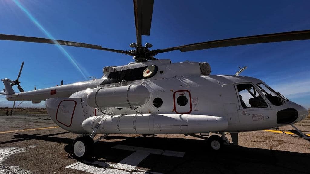 Россия передала МЧС Кыргызстана вертолет Ми-8 МТВ