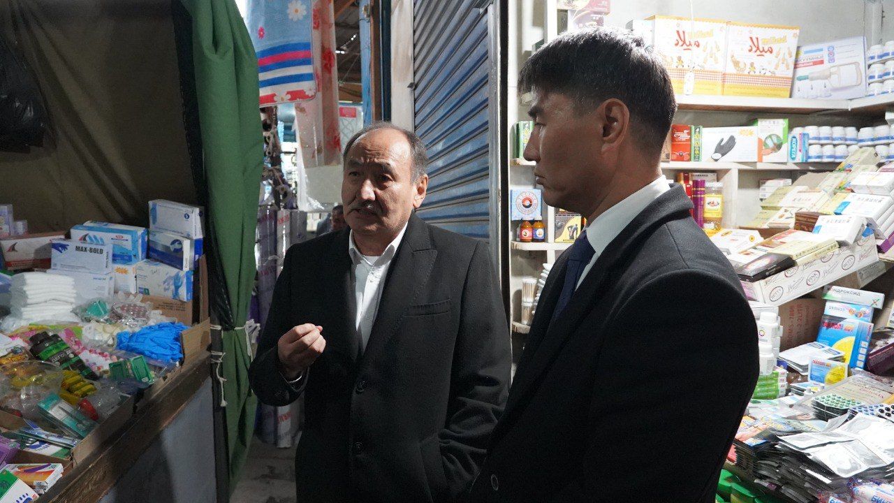 В Минздраве рассказали, сколько клиник в КР нелегально "лечат" людей