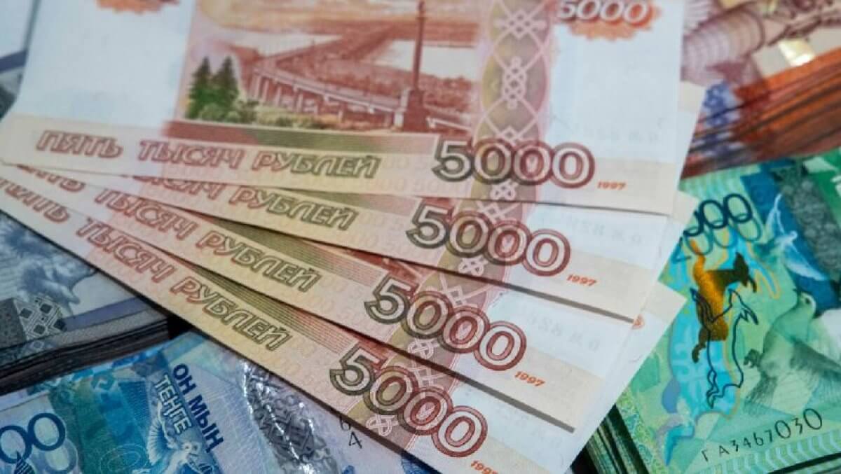Перед заседанием по ставке Нацбанк повысил курс рубля