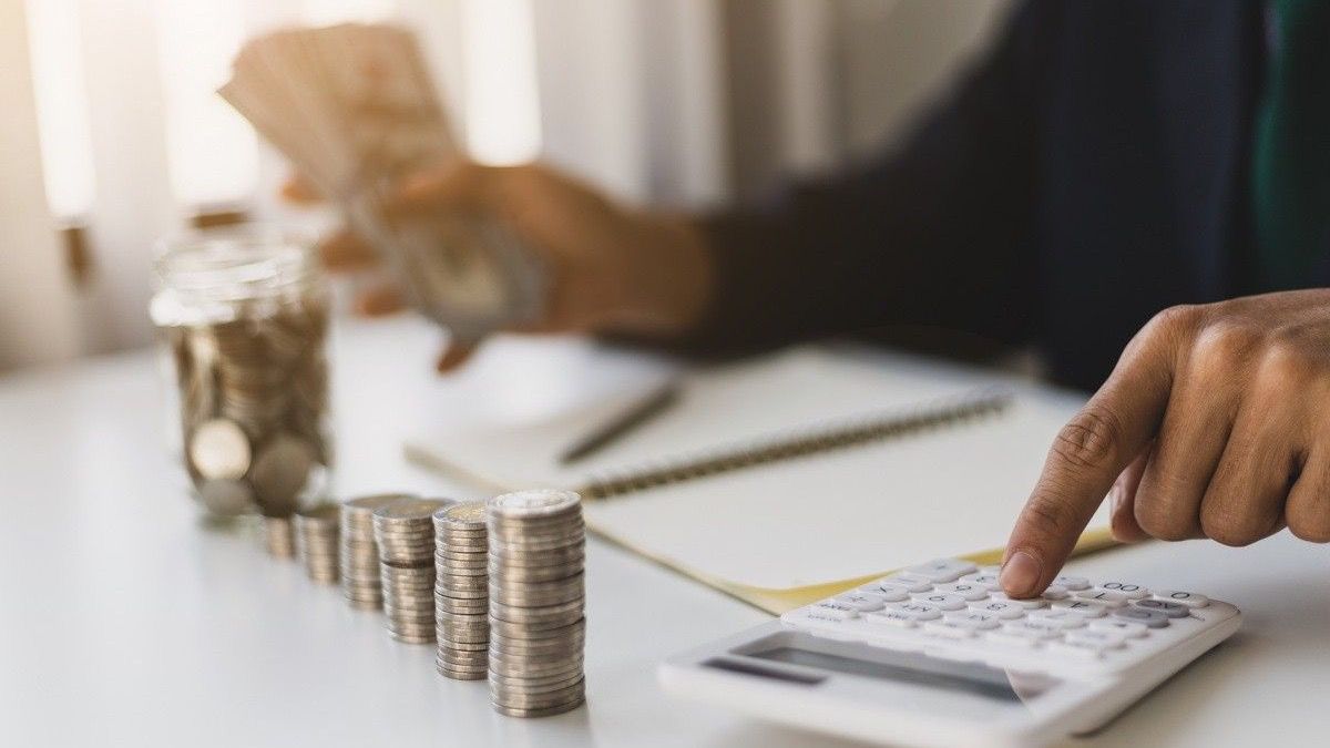 Только у 38% кыргызстанцев работодатели увеличивают зарплату регулярно