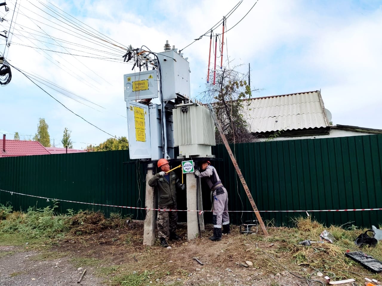 Чтобы не было отключений: в Бишкеке меняют старые трансформаторы на новые