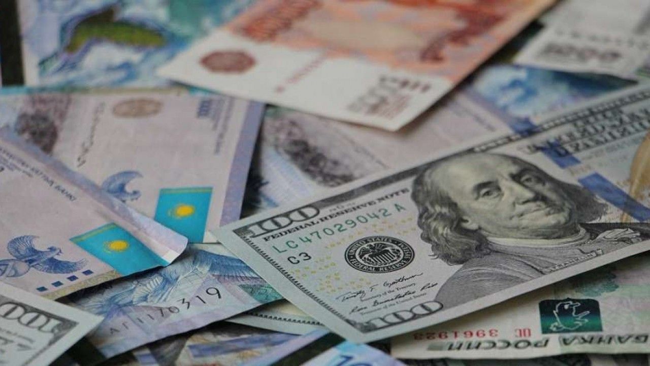 Почти все основные валюты подешевели к сому - официальные курсы НБКР