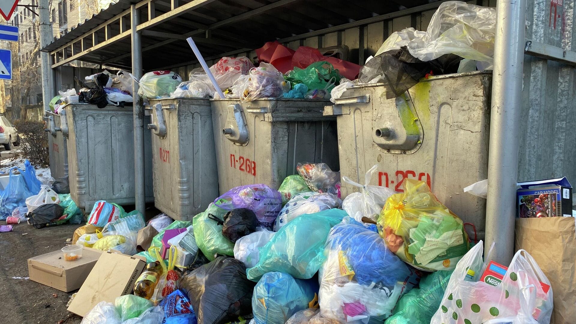 Для бишкекчан хотят внедрить график выноса мусора – с семи часов вечера до полуночи