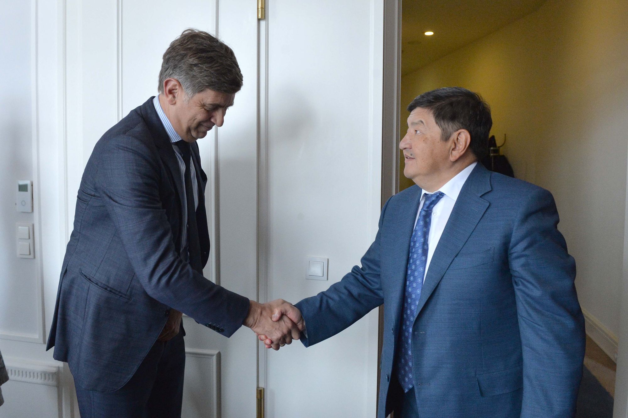 Акылбек Жапаров встретился с директором консорциума крупнейших банков Германии