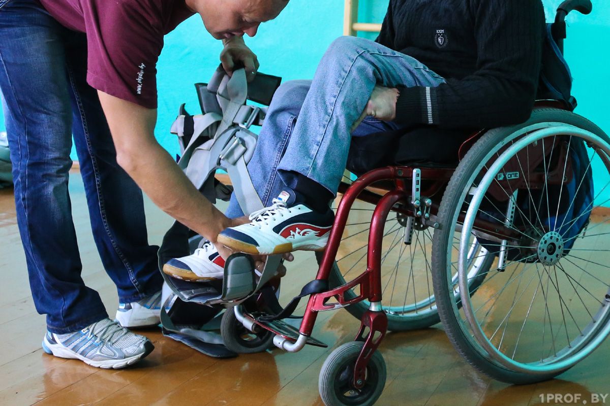 В Кыргызстане предлагают освободить от уплаты налогов ассистентов людей с инвалидностью