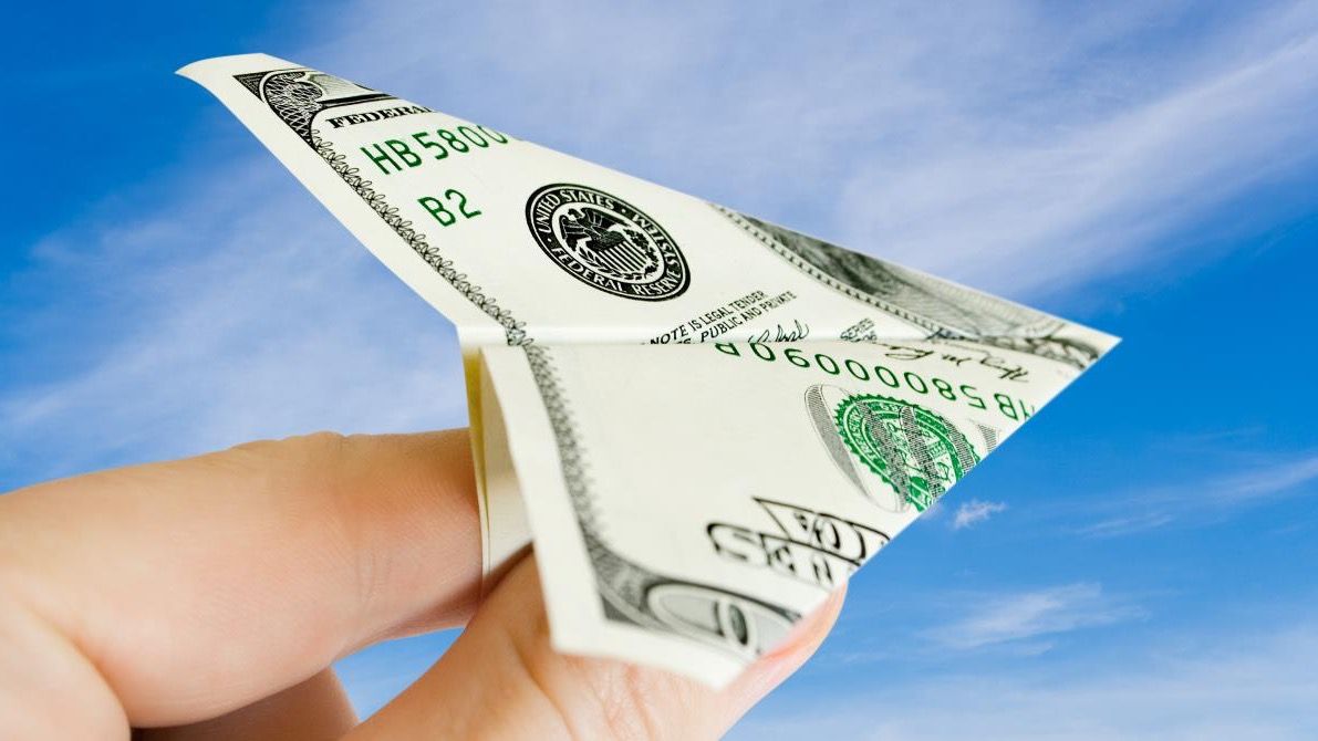 С начала года кыргызстанцы перевели на родину свыше $1.4 млрд