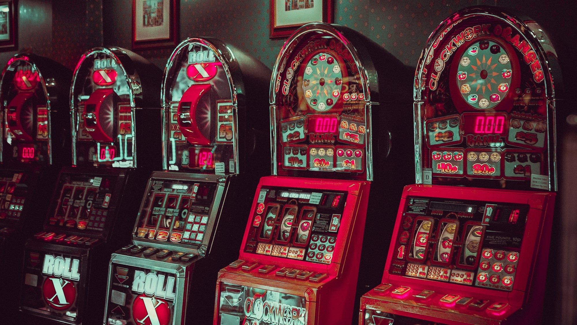 Депутаты ЖК приняли закон о запрете игровых автоматов и тотализаторов вне казино в первом чтении