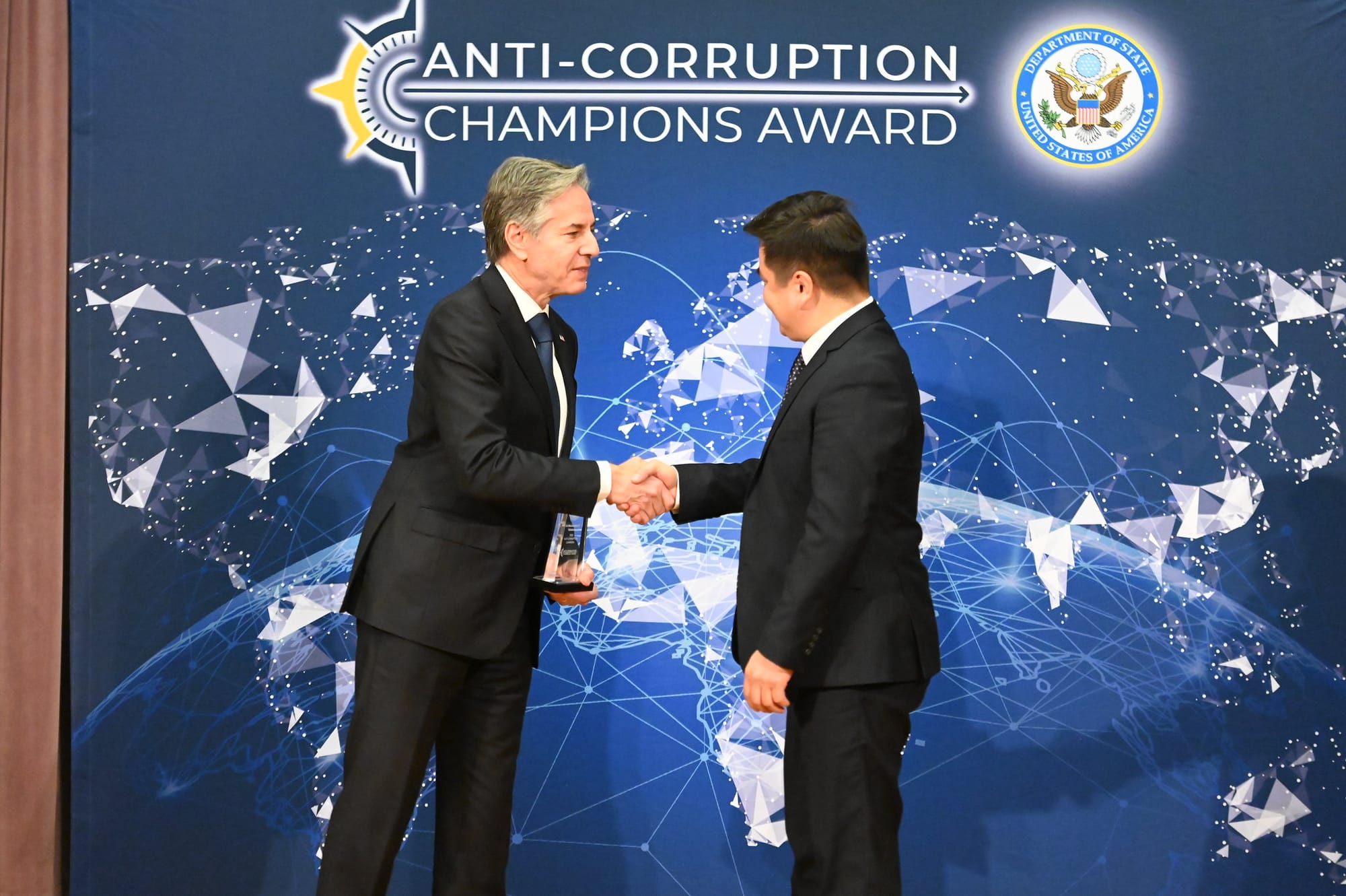 Госдеп США вручил  журналисту Али Токтакунову награду за борьбу с коррупцией