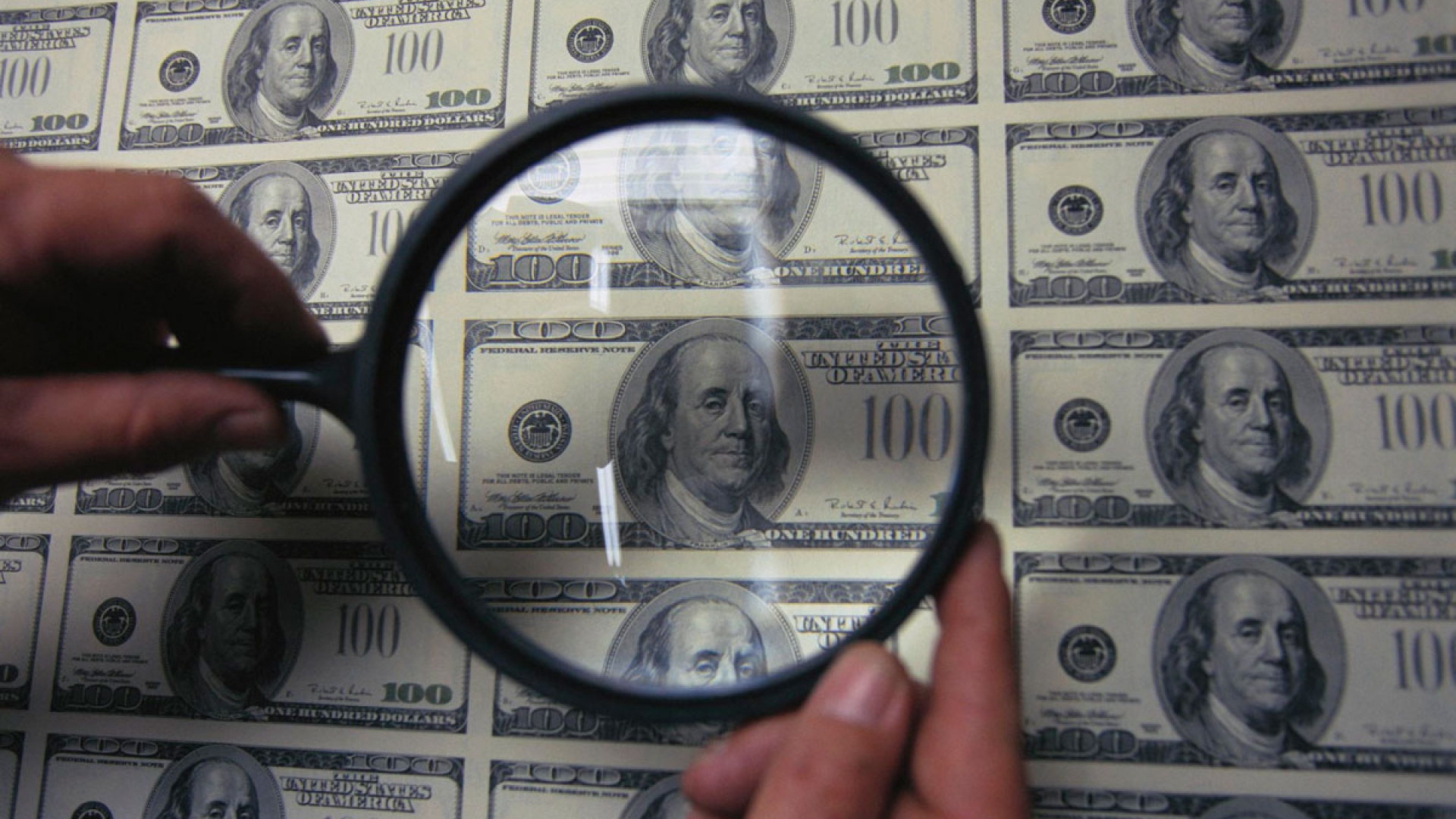 В Узбекистане пытались продать поддельные $500 тысяч — часть из них привезли из Кыргызстана