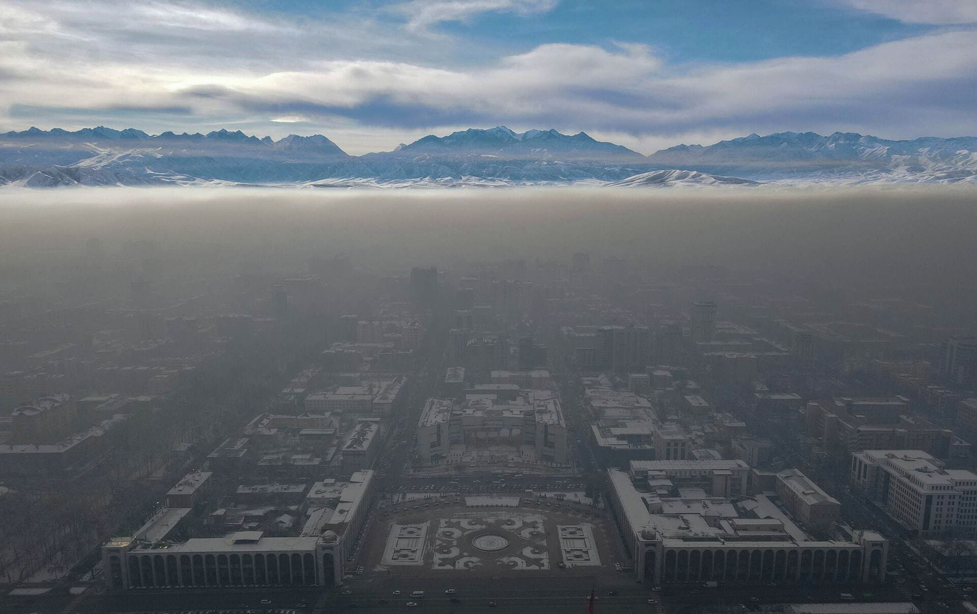Акылбек Жапаров назвал четыре основные меры для борьбы со смогом в Бишкеке