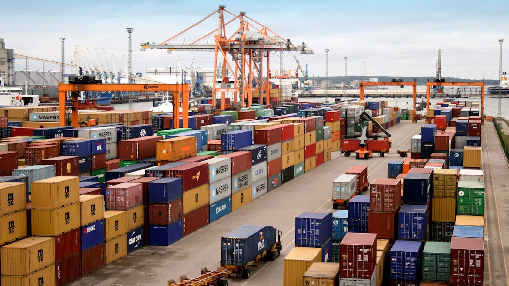 Объем внешней и взаимной торговли товарами в январе-октябре составил $12.3 млрд