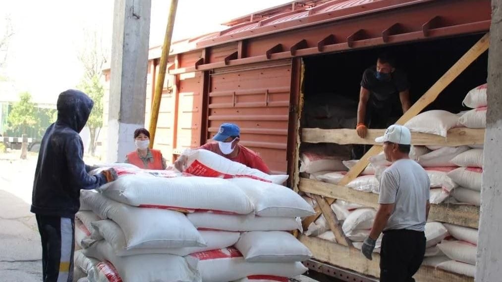 В 2024 году малообеспеченным кыргызстанцам раздадут более 1.2 тысячи тонн муки