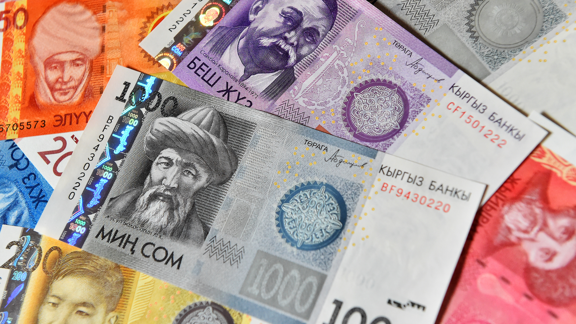 Кыргызстанцу не выплатили зарплату почти на 500 тысяч сомов — после проверки ему вернули деньги