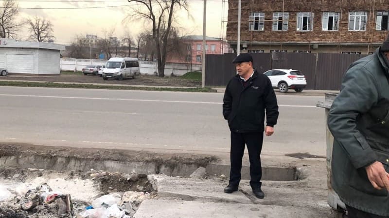 Мэрия Бишкека оштрафовала двух физлиц на 15 тысяч сомов за выброс мусора в неположенном месте