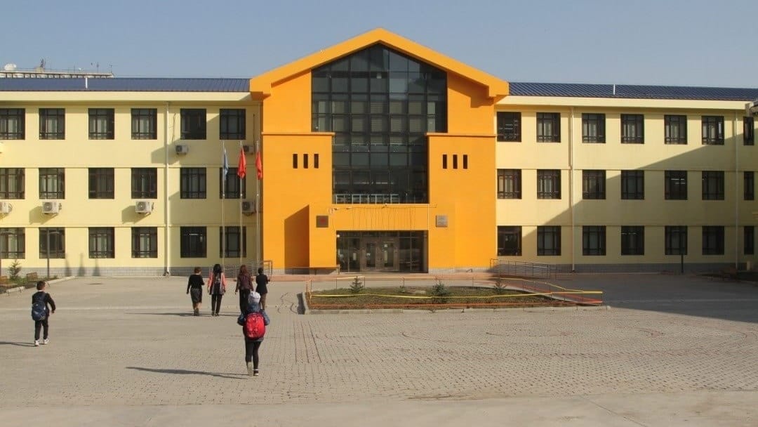 На охрану школ в Октябрьском районе Бишкека намерены потратить 33.5 млн сомов