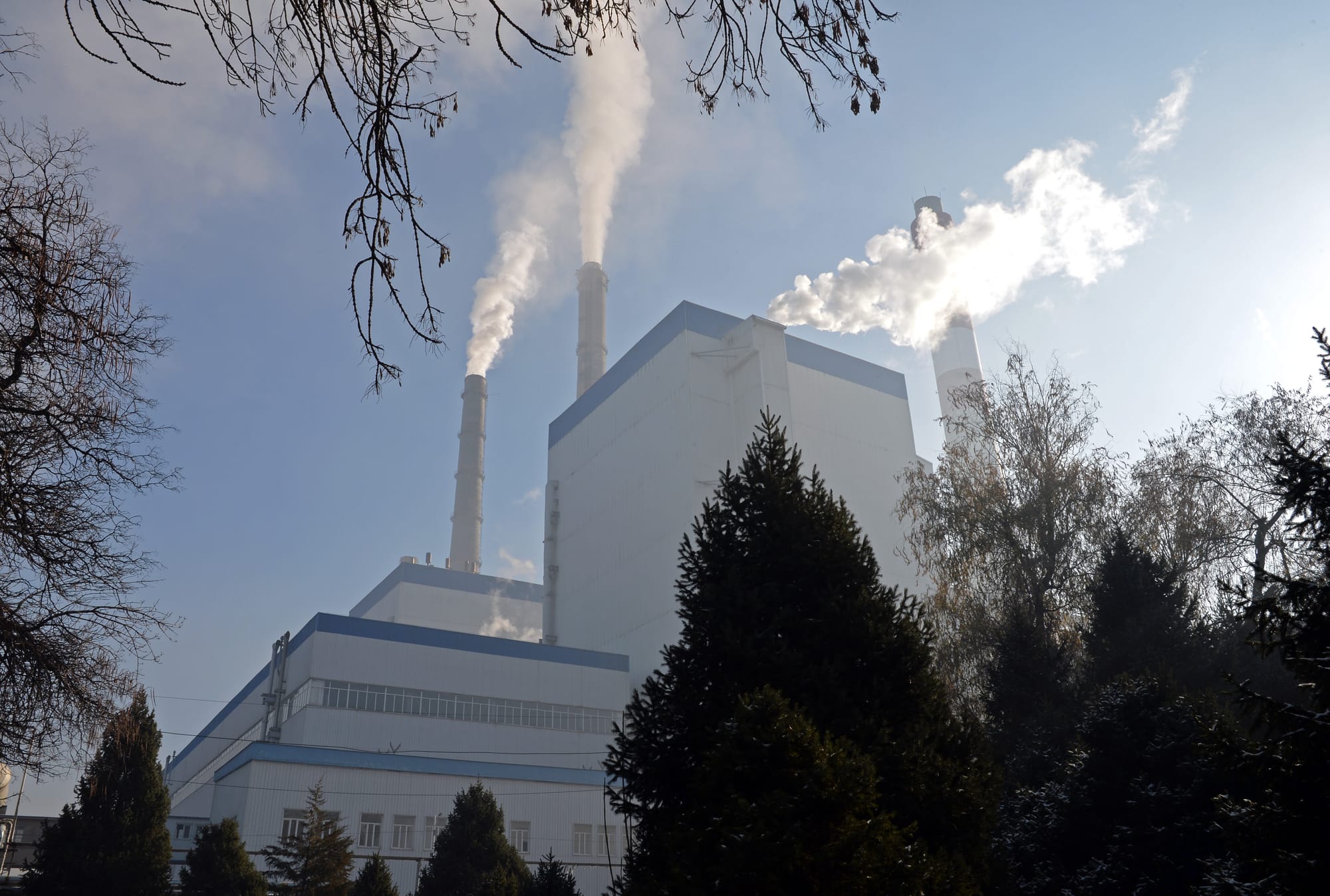 Каков запас угля и сколько топлива поступает на ТЭЦ Бишкека ежедневно? Подробности