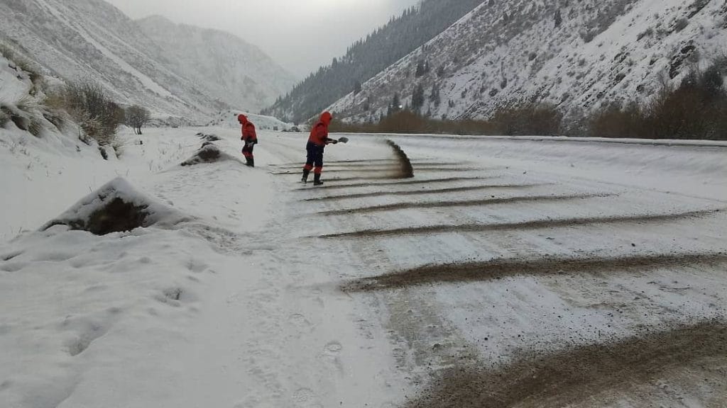 Пурга, снегопад — Минтранс проинформировал о состоянии дорог на перевалах