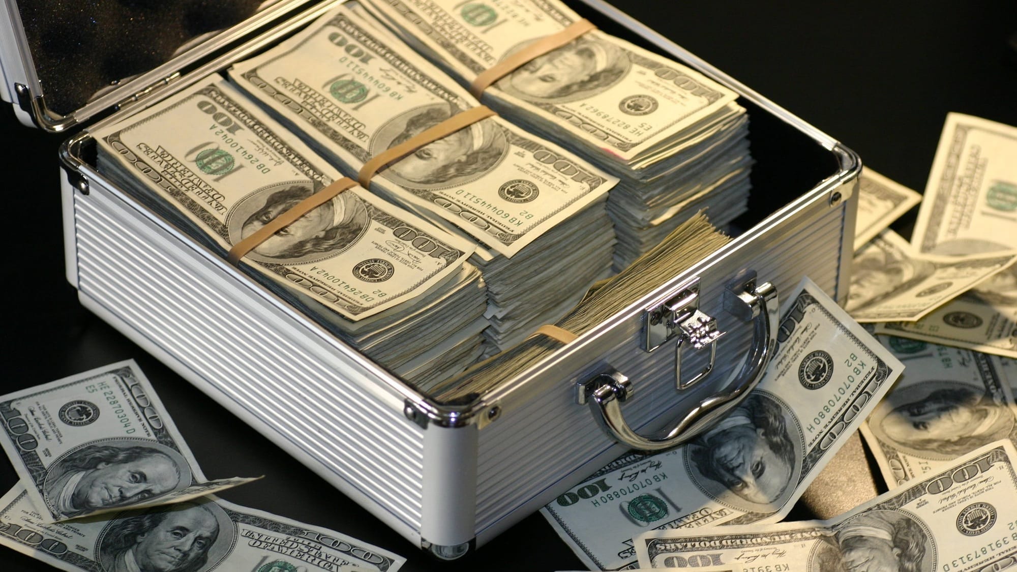 Комбанки КР приобрели на валютных торгах $6.7 млн