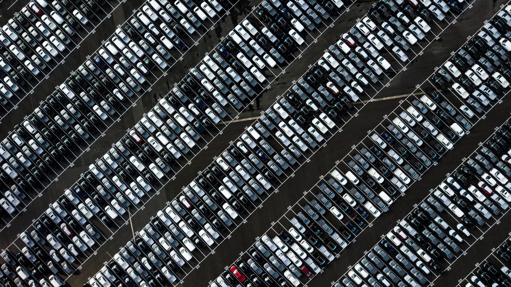 Кыргызстан резко нарастил поставки легковых автомобилей из Китая