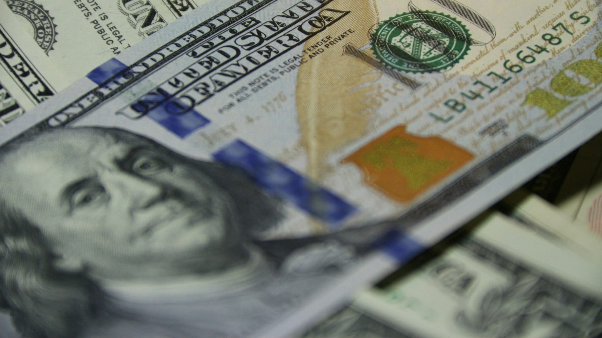 Комбанки КР приобрели на валютных торгах $5.3 млн
