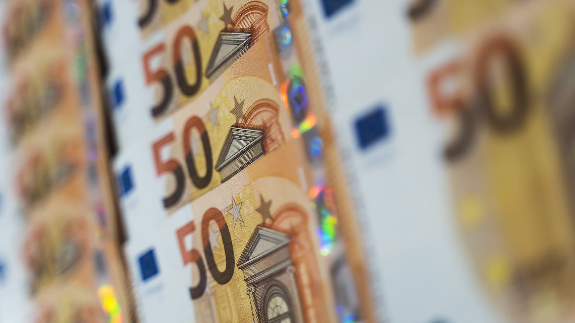 Курс валют на Моссовете: евро незначительно подорожал