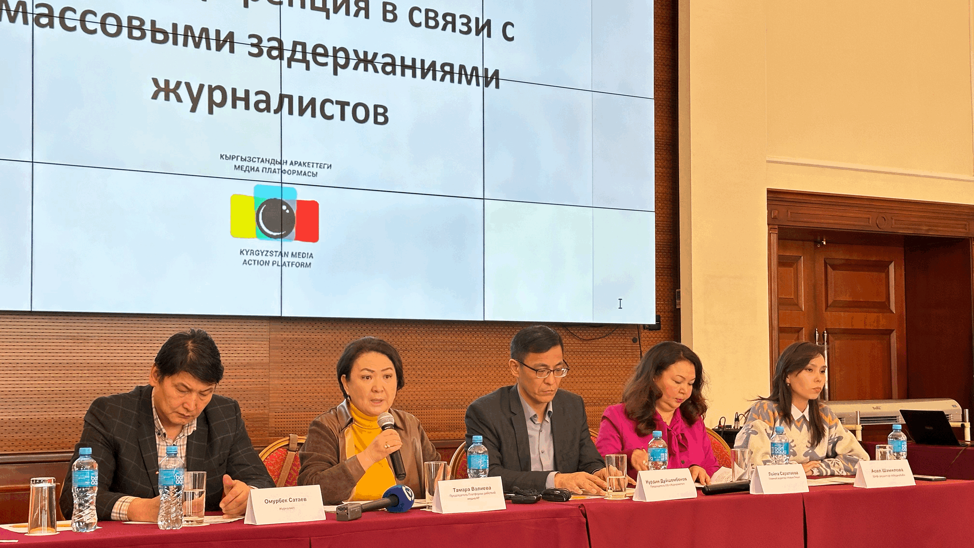 Независимые СМИ предложили Садыру Жапарову сесть за стол переговоров