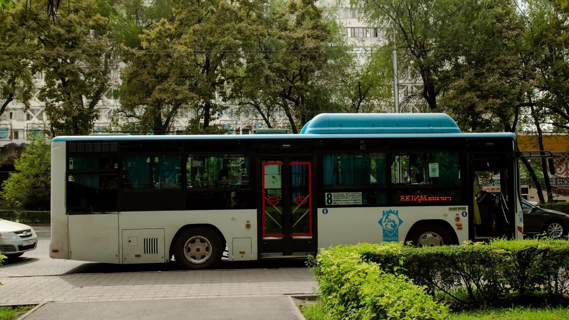 С завтрашнего дня изменится схема движения автобуса №8 в Бишкеке