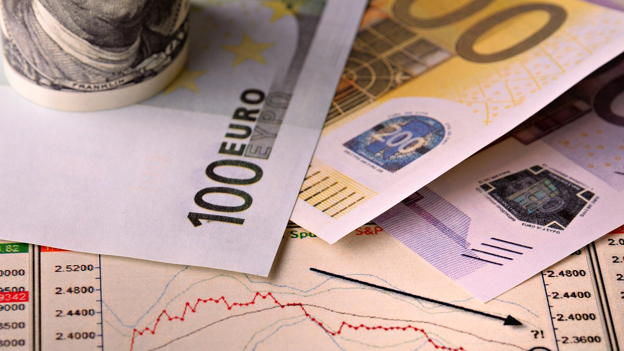 Курс валют на Моссовете: евро дешевеет